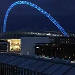 Modern, Stylish Penthouse Apartment Next To Wembley Stadium!