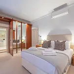 Knightsbridge Luxury 4 Bedroom En Suite Apartment