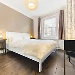 Franks Pied-A-Terre In London-Quiet,Bright,Central
