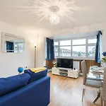 Spacious 3 Bed 1 Bath Hse W Guest Toilet W Parking Near Excel - E16