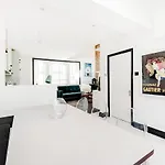 Bright And Stylish 1 Bedroom Apt In Notting Hill