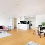 Riverside Two Bedroom Apartment In Canary Wharf