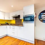 Fabulous Notting Hill Spacious Studio Apartment