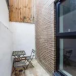 Spacious Lower Ground Studio Apartment With Private Patio Near Warren Street