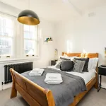 NEW Stunning 3BD Riverside Flat Amazing Views