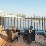 NEW Stunning 3BD Riverside Flat Amazing Views