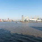NEW Stunning 3BD Riverside Flat Amazing Views