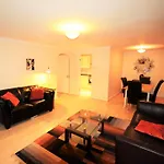 Zen Apartments - Docklands