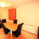 Zen Apartments - Docklands