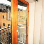 Zen Apartments - Docklands