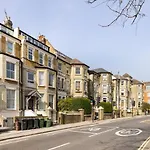 The West Hampstead Retreat- Modern & Bright 1Bdr Apartment