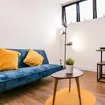Split Level Studio Apartment In Camden