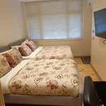 London Luxury Apartments 1Min Walk From Underground, With Free Parking Free Wifi
