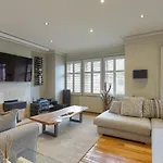 Modern Bedroom In London !!