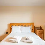 Pass The Keys Cozy Apartment With Private Balcony In Whitechapel
