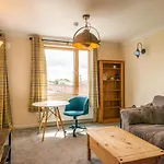 Pass The Keys Cozy Apartment With Private Balcony In Whitechapel