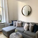 Courtfield Gardens Luxury Apartment