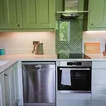 Classic Paddington 2-Bedroom Apartment