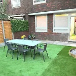 Aisiki Stays Apartments At Tottenham Hale, 4 Bedroom & 2 Bathroom Pet-Friendly Duplex Flat, King Or Twin Beds With Free Wi-Fi & Parking