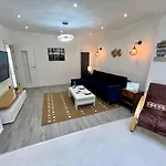 Wembley Stadium 5 Star Brand New Luxury Sleeps 14 With Parking