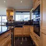 Thames View Apartment, Imperial Wharf