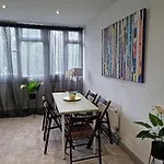 Remarkable 3-Bed Apartment In London