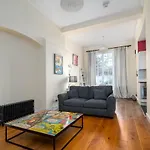 Guestready - Former Pub-Turned-One Bedroom Flat