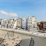 130 Queen\'S Gate Apartments