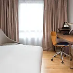 Holiday Inn London West