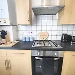 Lovely 3 Bedroom Serviced Apartment In Leytonstone