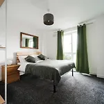 Lovely 2 Bedroom Flat Next To Victoria Park