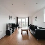 Lovely 2 Bedroom Flat Next To Victoria Park