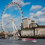 Entire London Studio With Kitchenette