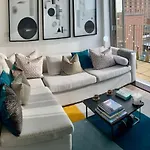 Stylish And Chic 1 Bedroom Apartment In Canning Town