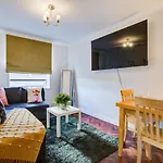 3-Bedroom, 3-Baths Apartment In Super Posh Marylebone, Central London, W1
