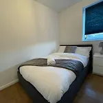 Lovely 2-Bed Flat Along The River Thames