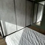 Newly Renovated Modern 2 Bedroom Flat In West London