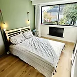 Newly Renovated Modern 2 Bedroom Flat In West London