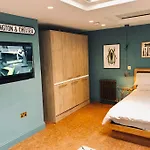 Stylish Notting Hill Air Conditioned Studio