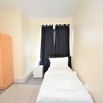 Lovely 4 Bedroom Apartment Close To The City Walking Distance From The Rivere View