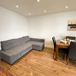 Stylish Maisonette And Studio In Victoria