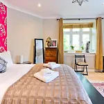 Delightful Apartment In Prime Location Near Hampstead Heath By Underthedoormat
