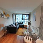 One Bed Stylish Apartment, Canary Wharf, London