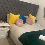 Spacious Double Room In Prime Location London