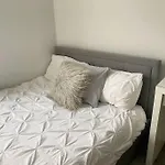 Cosy Flat In Zone 2 London