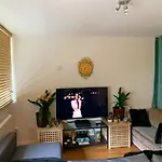 Garden Beautiful Cozy Flat , Recent Decorated.