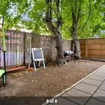 London Holiday Home Newly Refurbished - Entire 4 Bedroom Private House With Kitchen, Living Room & Private Garden - 1 Cape House London, Within 30 Mins From Central London, London Bridge & Canary Wharf