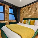 Spacious 2 Bed Urban Jungle Flat, Central London