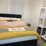 London 3 Bed 2 Bath Apartment