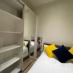 Modern & Elegant Central London Apartment Two Minutes From Train Station